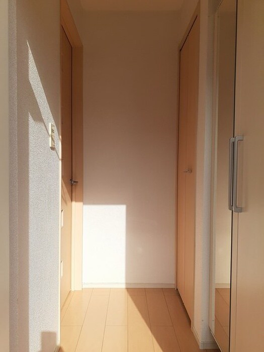 物件内観写真9　(玄関)