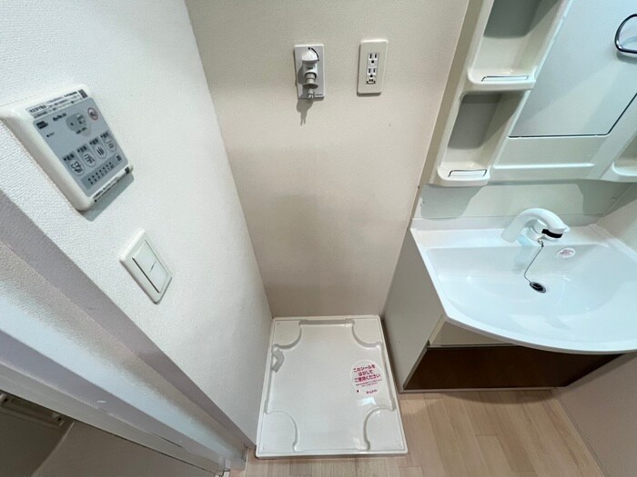 物件内観写真15　(洗濯機置場)