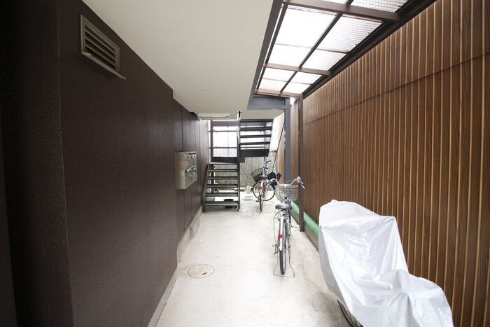 物件外観写真3　(エントランス部分)