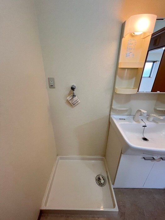 物件内観写真12　(洗濯機置場)