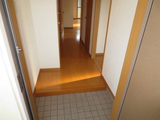 物件内観写真16　(玄関)
