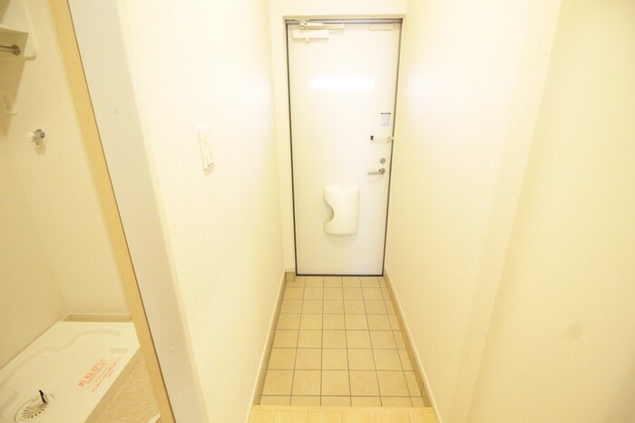 物件内観写真7　(玄関)