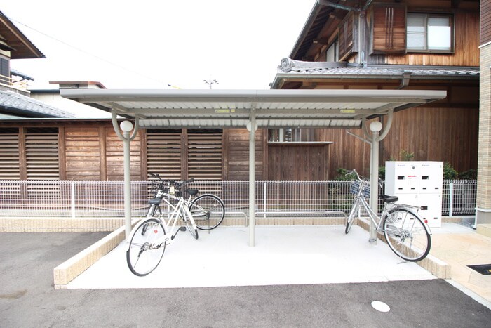 物件外観写真4　(駐輪場)