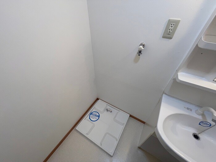 物件内観写真12　(洗濯機置場)