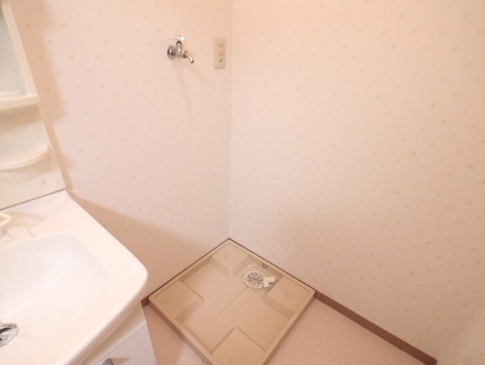 物件内観写真14　(洗濯機置場)