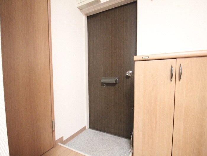 物件内観写真15　(玄関)