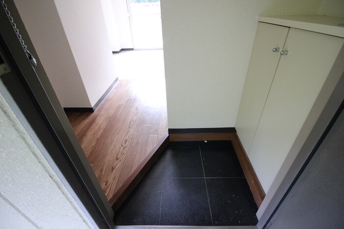 物件内観写真5　(玄関)