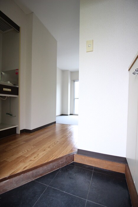 物件内観写真5　(玄関)