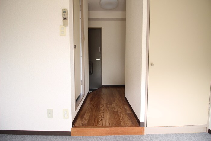 物件内観写真11　(廊下)