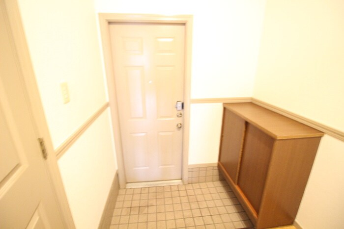 物件内観写真18　(玄関)
