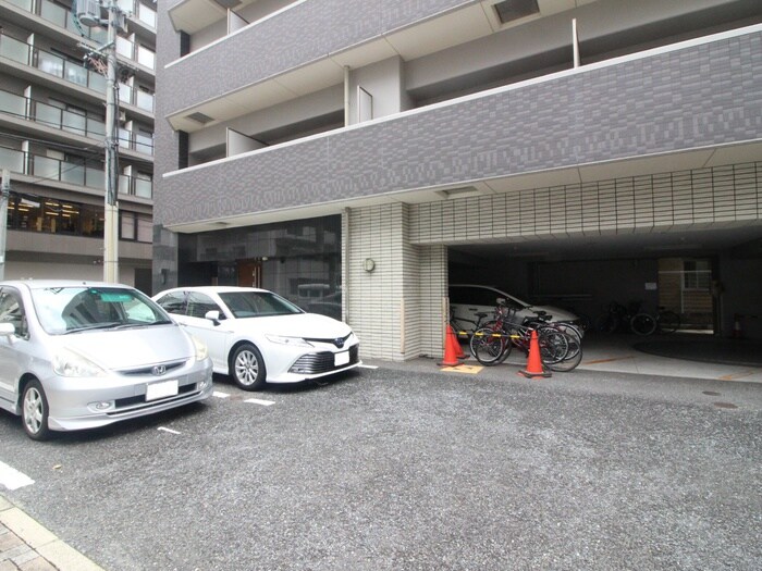 物件外観写真4　(駐車場)