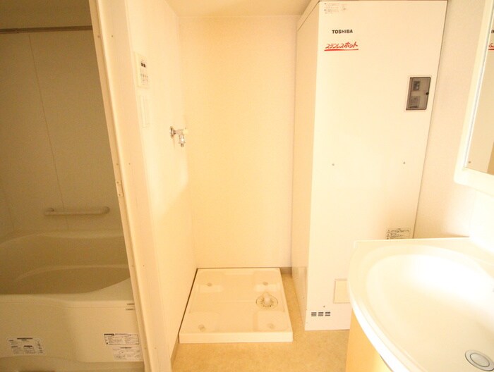 物件内観写真13　(洗濯機置場)