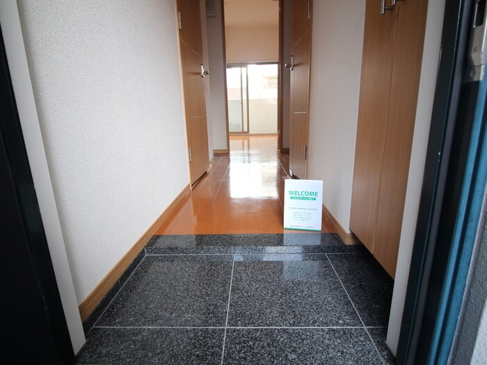 物件内観写真14　(玄関)