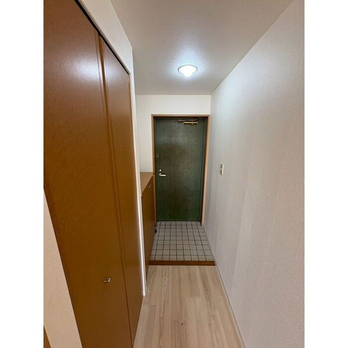 物件内観写真3　(玄関)