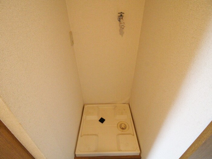 物件内観写真12　(洗濯機置場)