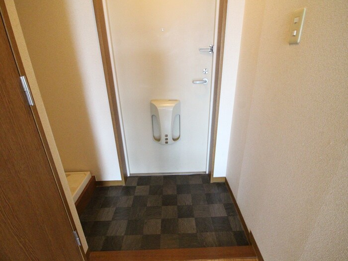 物件内観写真16　(玄関)