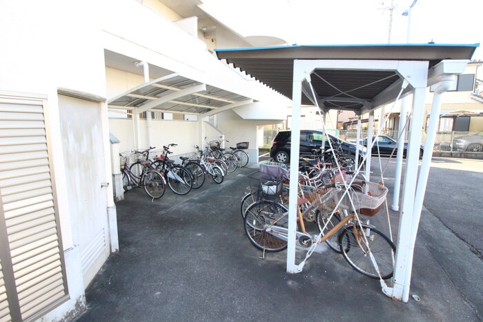 物件外観写真5　(駐輪場)
