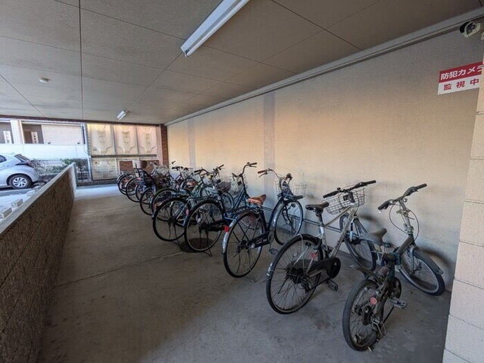物件外観写真4　(駐輪場)