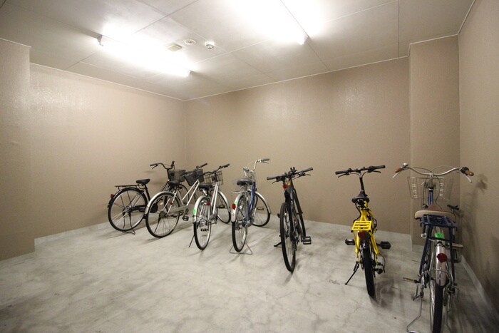 物件外観写真4　(駐輪場)