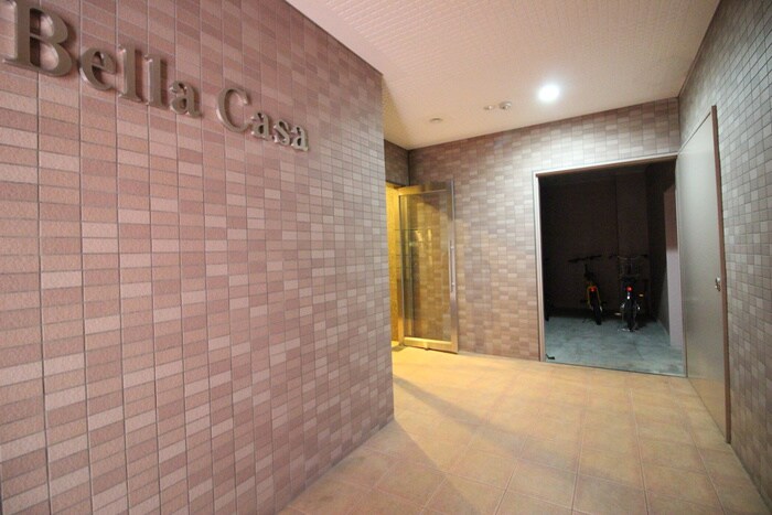 物件外観写真5　(エントランス部分)