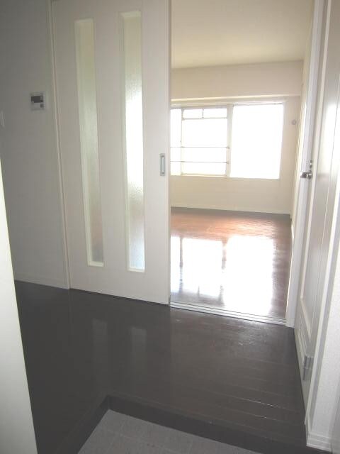 物件内観写真10　(玄関)
