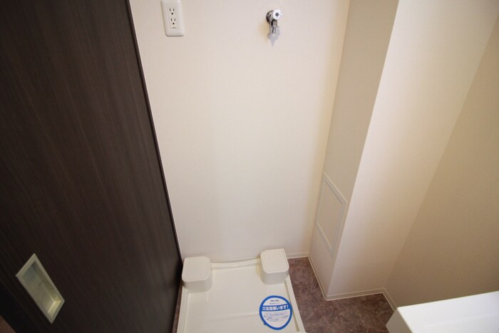 物件内観写真13　(洗濯機置場)