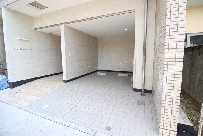 物件外観写真6　(駐車場)