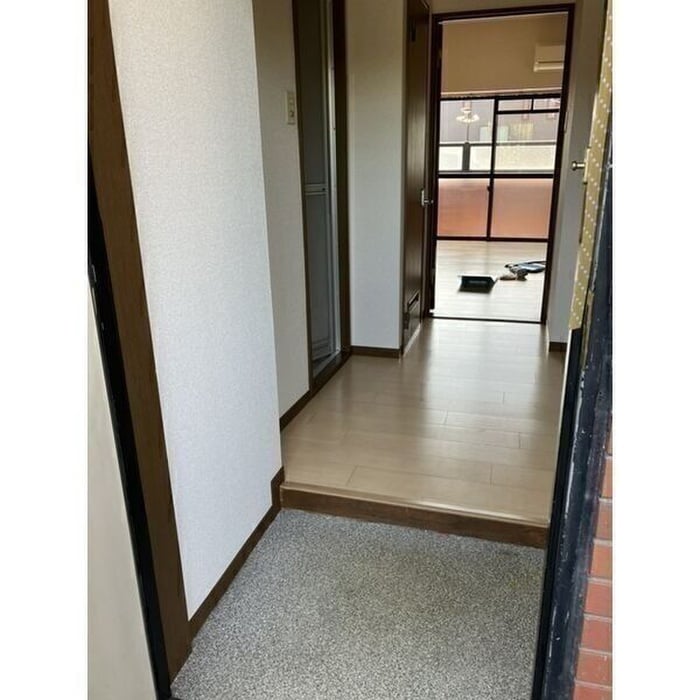 物件内観写真7　(玄関)
