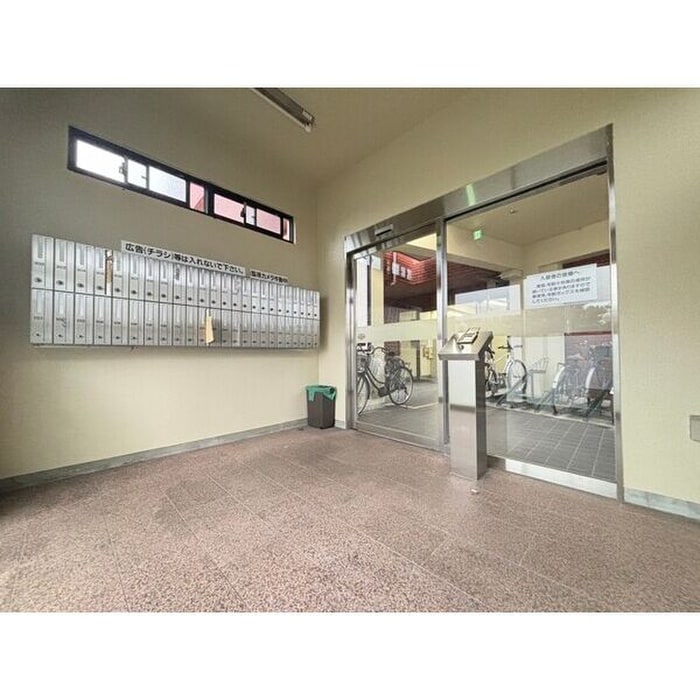 物件外観写真4　(エントランス部分)