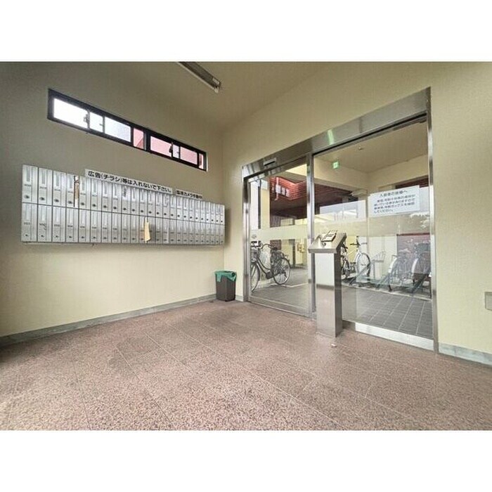 物件外観写真4　(エントランス部分)