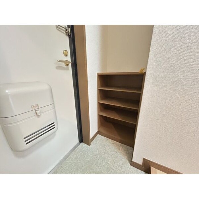 物件内観写真8　(玄関)