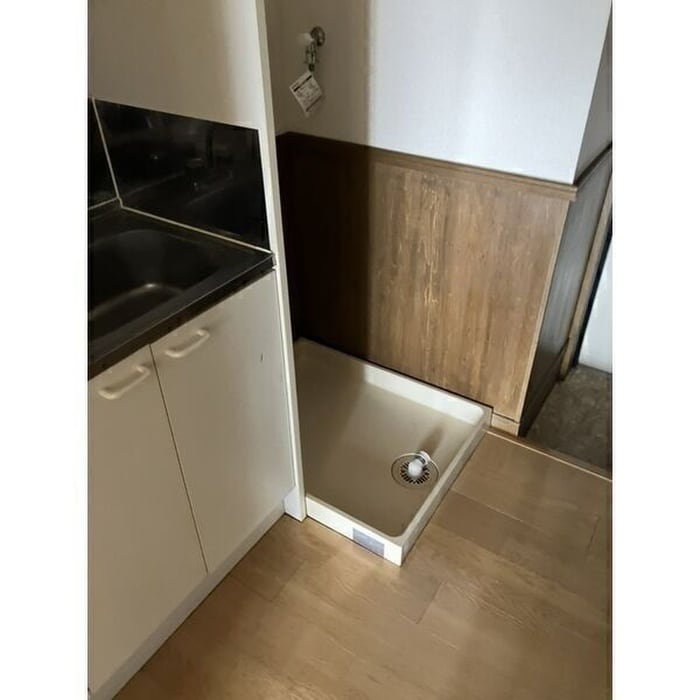 物件内観写真16　(洗濯機置場)