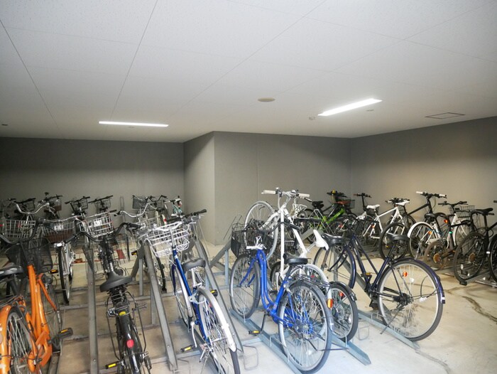 物件外観写真4　(駐輪場)