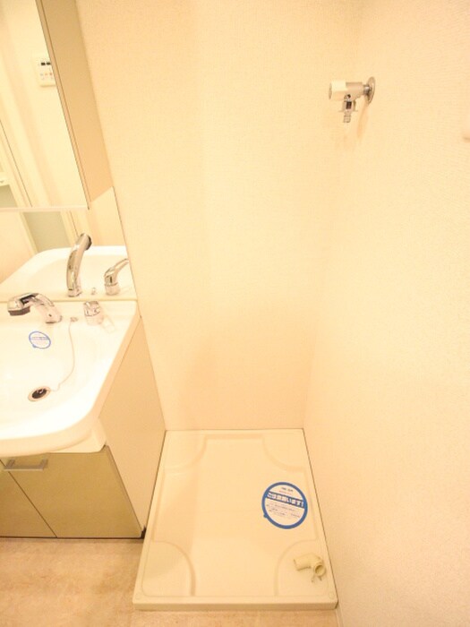 物件内観写真12　(洗濯機置場)