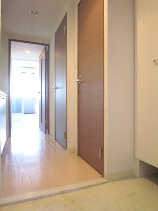 物件内観写真12　(玄関)