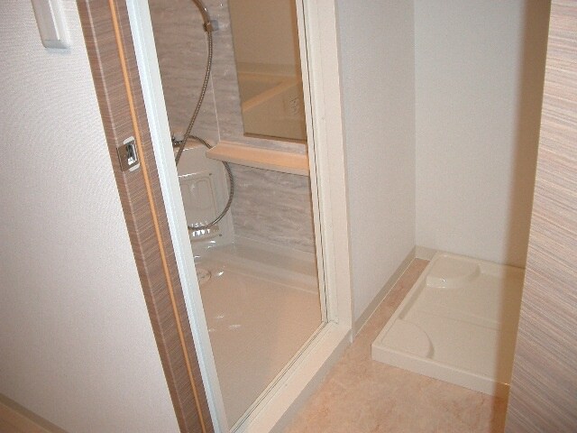 物件内観写真13　(洗濯機置場)