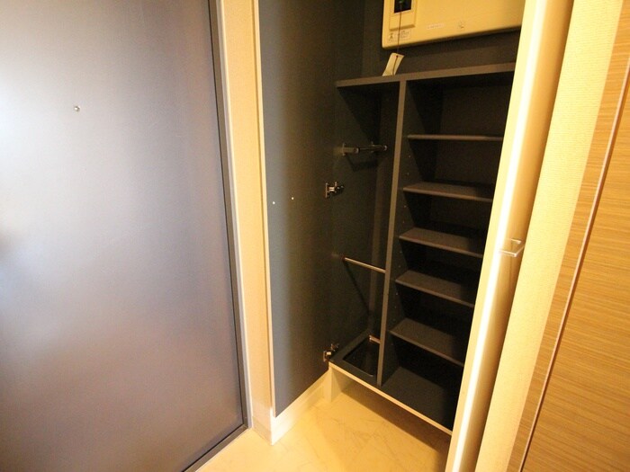 UURコート名古屋名駅の靴箱