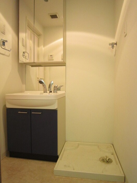 物件内観写真16　(洗濯機置場)