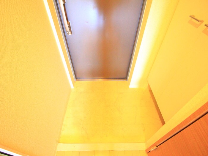 物件内観写真17　(玄関)