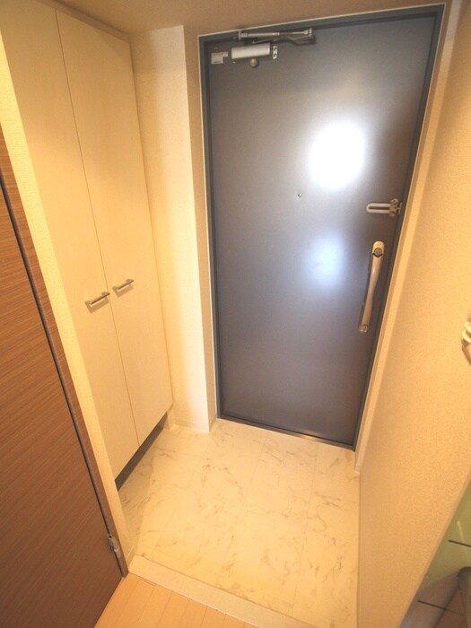 物件内観写真18　(玄関)