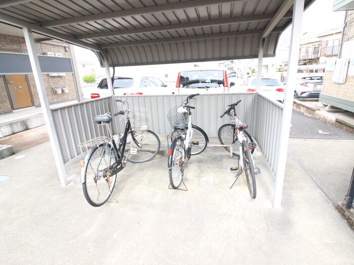 物件外観写真3　(駐輪場)