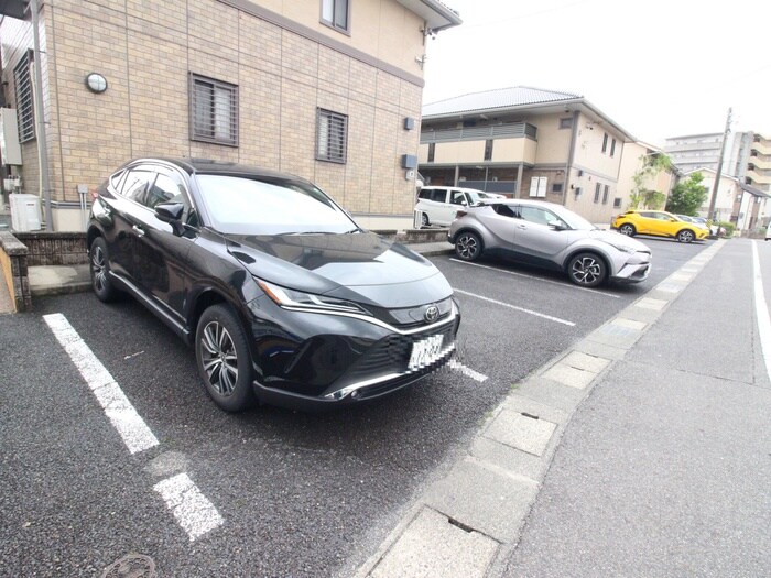 物件外観写真4　(駐車場)