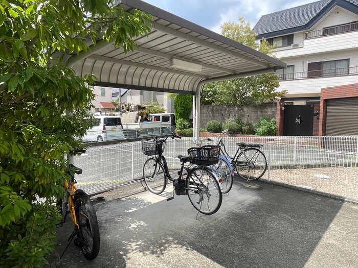 物件外観写真3　(駐輪場)