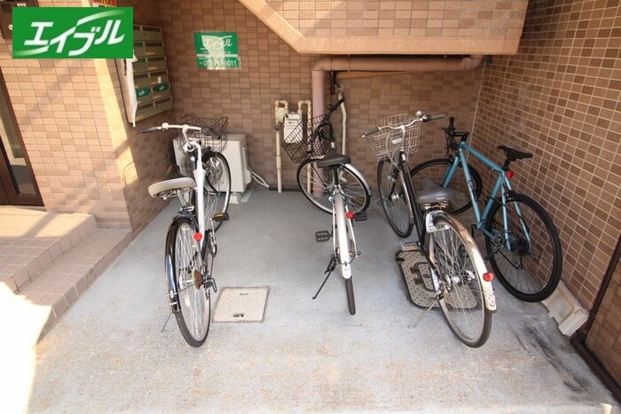 物件外観写真4　(駐輪場)