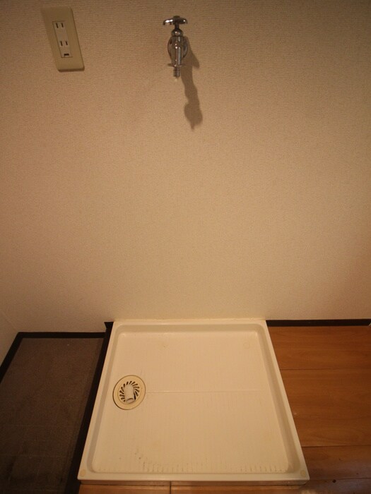 物件内観写真12　(洗濯機置場)