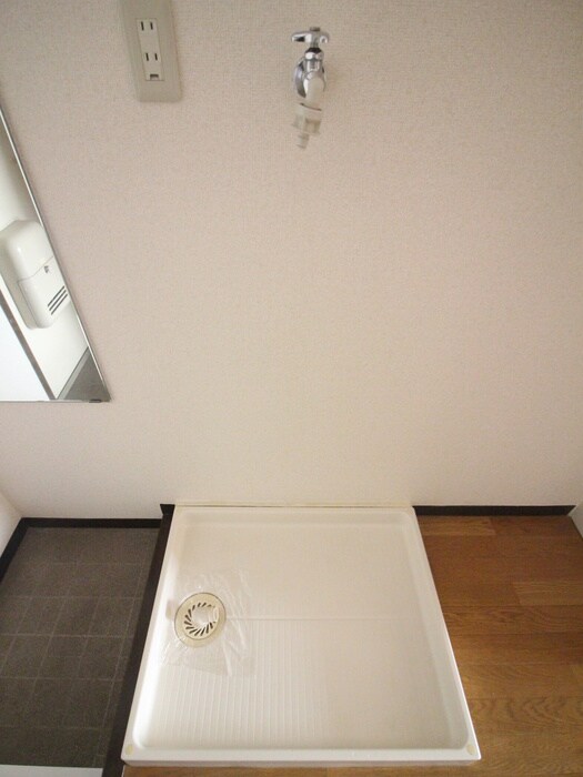 物件内観写真13　(洗濯機置場)