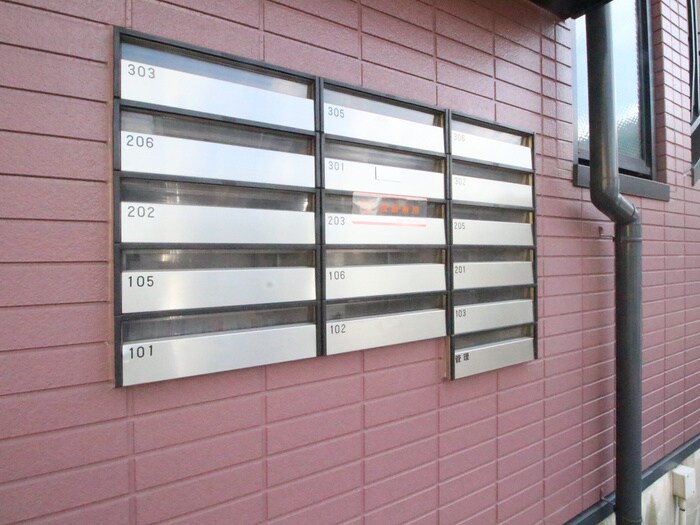 物件外観写真4　(エントランス部分)