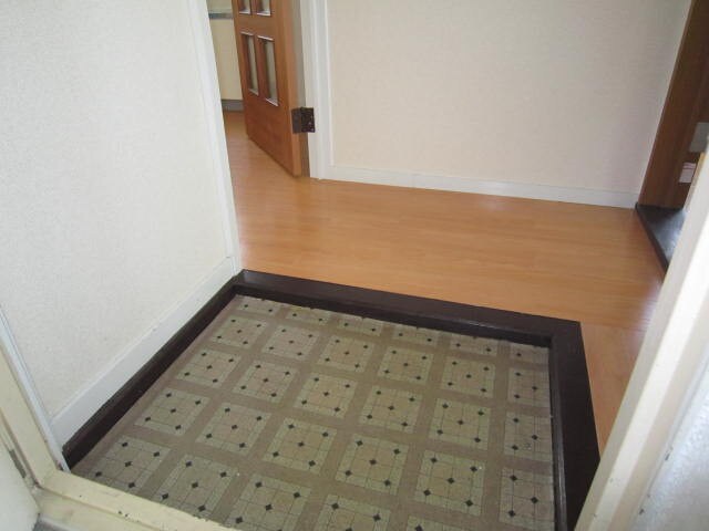 物件内観写真7　(玄関)