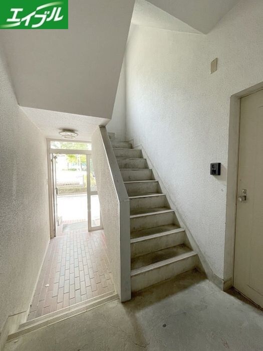 物件外観写真6　(エントランス部分)