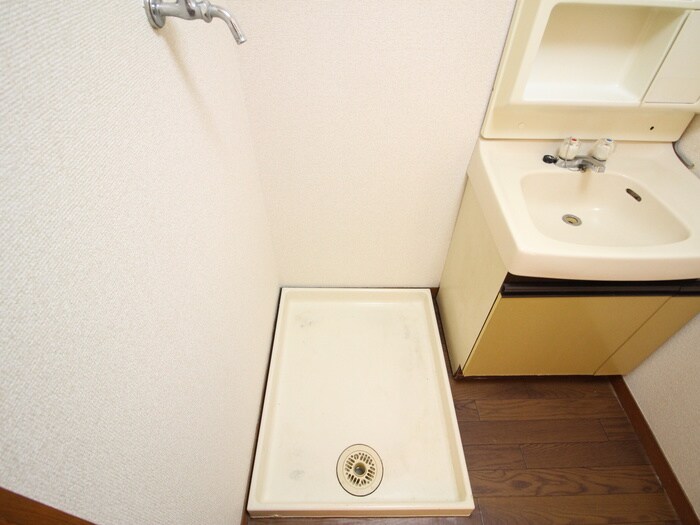 物件内観写真16　(洗濯機置場)